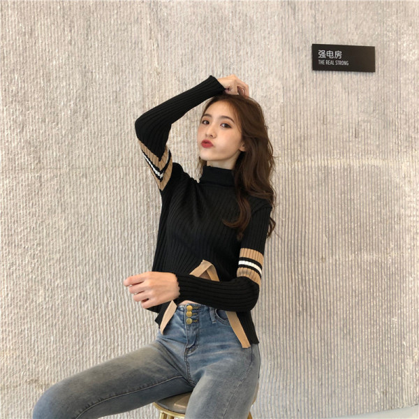 Bluză de damă mulată din jerseu de catifea cu fante