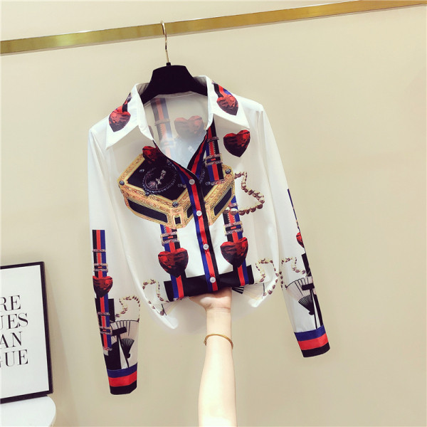 Sieviešu moderns krekls ar klasisku apkakli un krāsainu aplikāciju