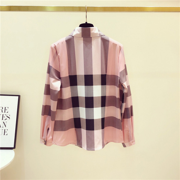 Rūtains sieviešu pavasara krekls ar klasisku apkakli