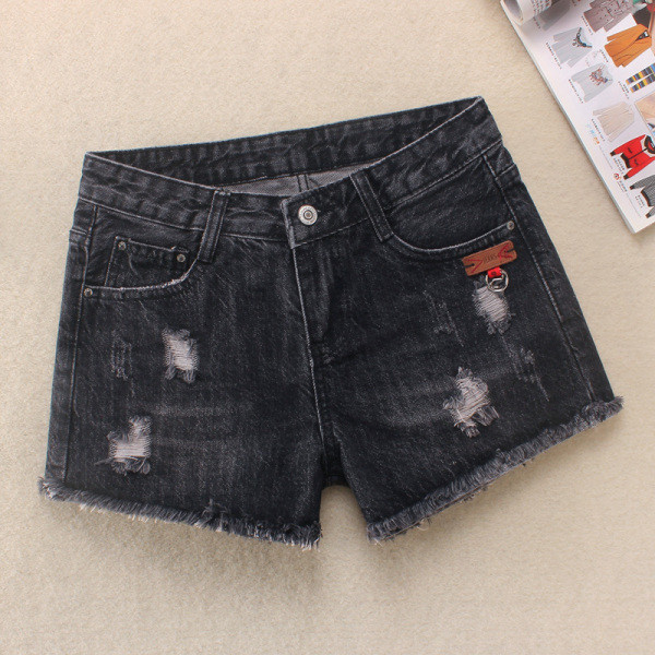 Jauns džinsa īsu sieviešu dantalini modelis ar saplēstiem motīviem