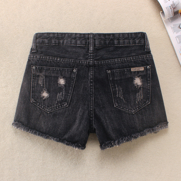 Moteriški džinsiniai šortai su siuvinėjimais ir suplėšytais motyvais