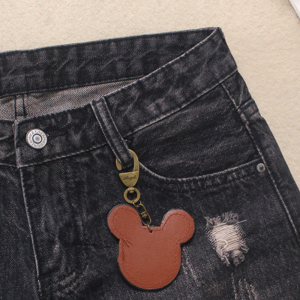 Moteriški džinsiniai šortai su siuvinėjimais ir suplėšytais motyvais