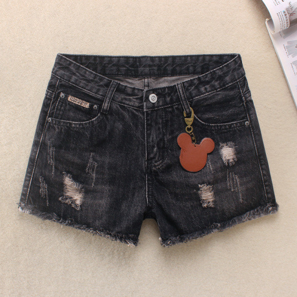 Moteriški džinsiniai šortai su siuvinėjimais ir suplėšytais motyvais