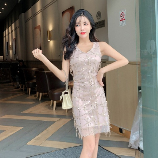 Γυναικείο κομψό φόρεμα  με πούλιες και λαιμόκοψη