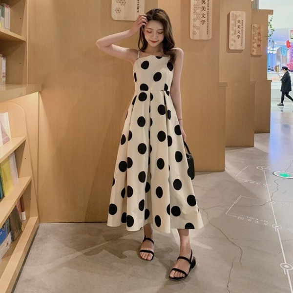 Γυναικείο μακρύ φόρεμα πουά με λεπτούς ιμάντες