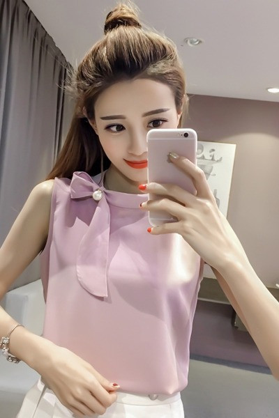 Stilīgs sieviešu tops ar zemu apkakli un lenti