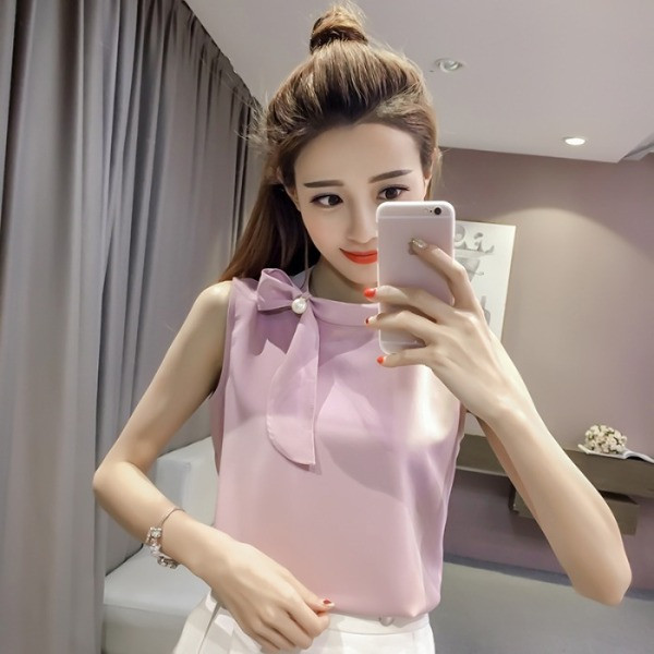 Stilīgs sieviešu tops ar zemu apkakli un lenti