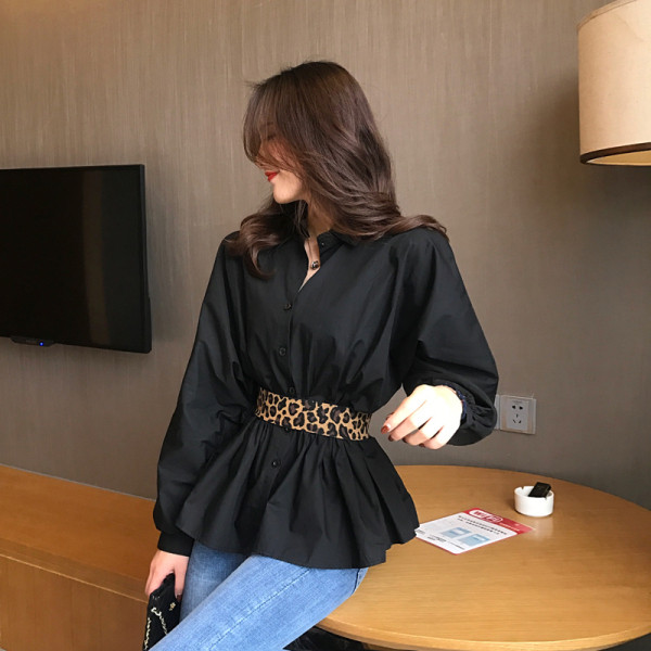 Plats sieviešu krekls ar klasisku apkakli un jostu ar leoparda rakstu