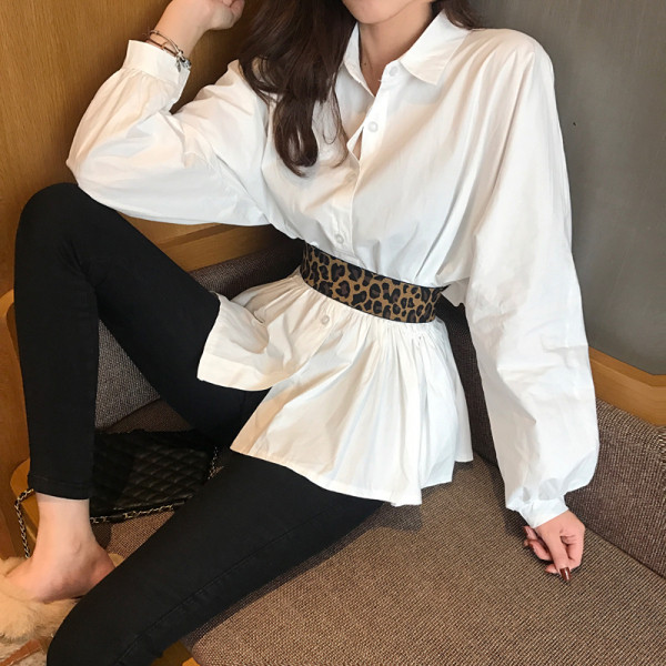 Plats sieviešu krekls ar klasisku apkakli un jostu ar leoparda rakstu