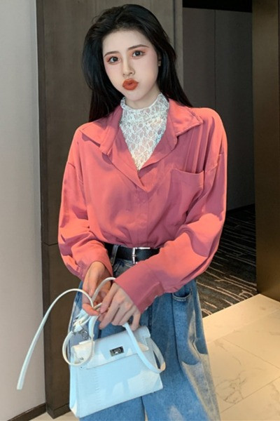 Широка дамска риза с дантелена част и джоб 