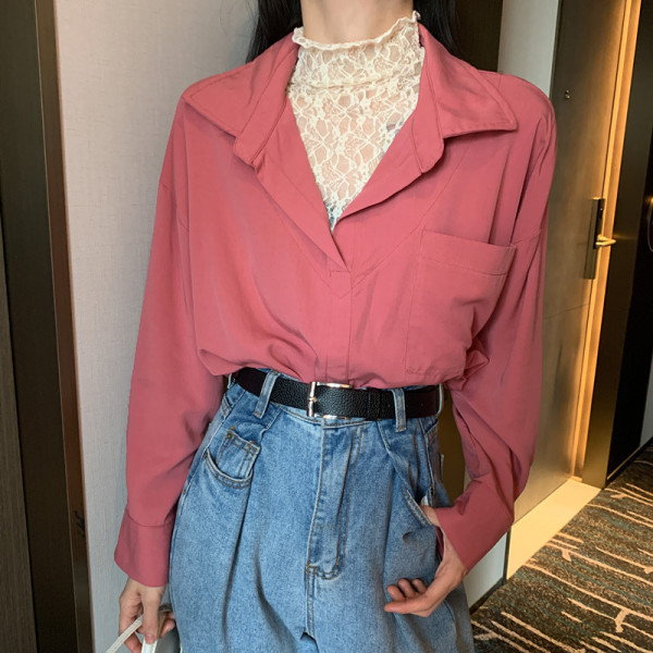 Широка дамска риза с дантелена част и джоб 