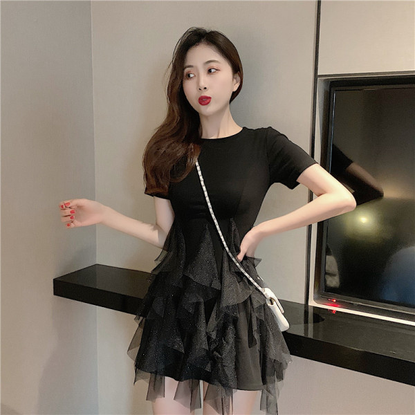 Rochie de damă decupată cu mâneci scurte și tul cu particule strălucitoare