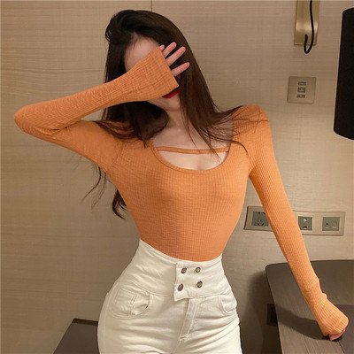 Alkalmi női testhezálló blúz ovális nyakkivágással