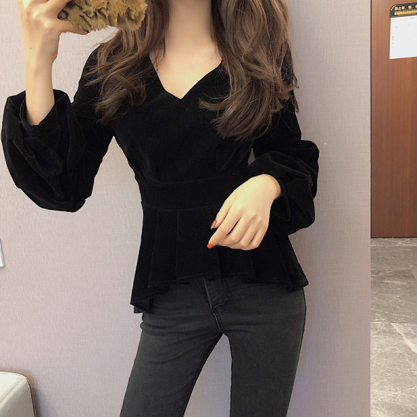 Melna sieviešu asimetriska blūze ar špica kakla izgriezumu