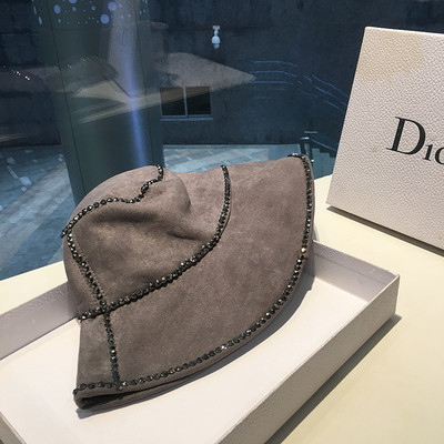 Γυναικείο μοντέρνο καπέλο  με περιφέρεια και διακοσμιτικές πέτρες