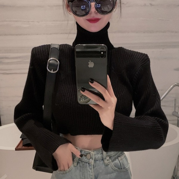 Īss sieviešu džemperis ar augstu apkakli