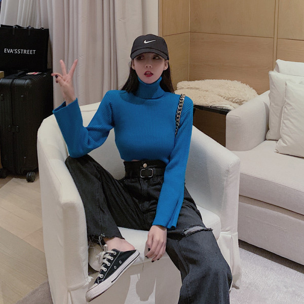 Īss sieviešu džemperis ar augstu apkakli