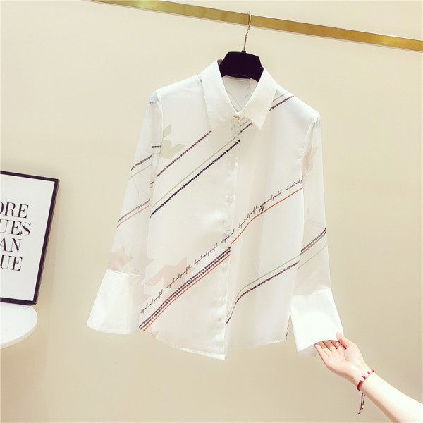 Cămașă elegantă de damă, cu guler clasic și inscripții colorate