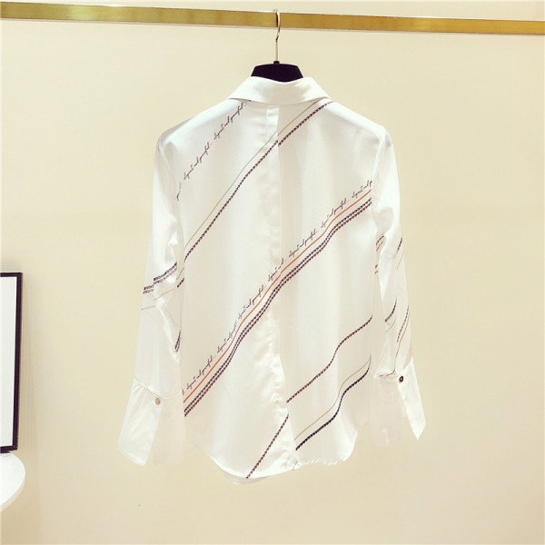 Cămașă elegantă de damă, cu guler clasic și inscripții colorate