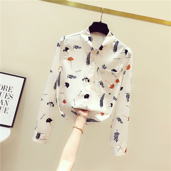 Μοντέρνο γυναικείο πουκάμισο με πολύχρωμα μοτίβα και κλασικό γιακά