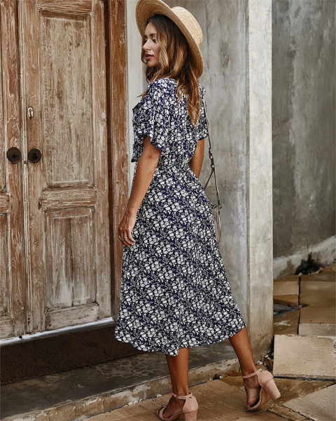 Šiuolaikinė moteriška suknelė trumpomis rankovėmis, špico iškirpte ir gėlių raštu