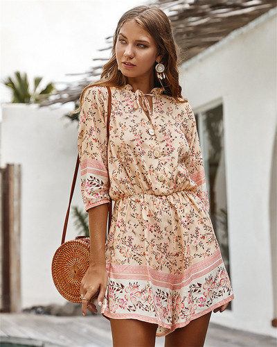 Salopetă scurtă de damă casual cu mâneci 7/8 și motive florale