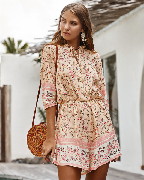 Salopetă scurtă de damă casual cu mâneci 7/8 și motive florale