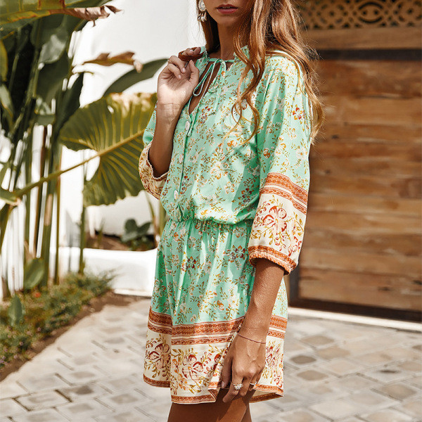 Salopetă scurtă de damă casual cu mâneci 7/8 și motive florale