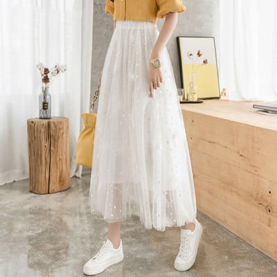 Izgriezti sieviešu svārki ar augstu vidukli un izšuvumu