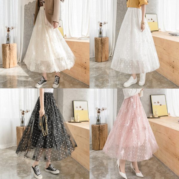 Izgriezti sieviešu svārki ar augstu vidukli un izšuvumu