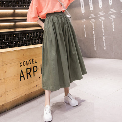 Széles női nadrág magas derékkal és zsebekkel