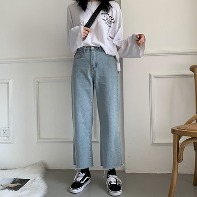 Ležerne ženske traperice dužine 9/10 i poderanih motiva - ravni model