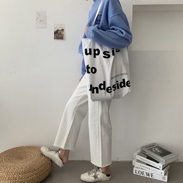 Ležerne ženske traperice dužine 9/10 i poderanih motiva - ravni model