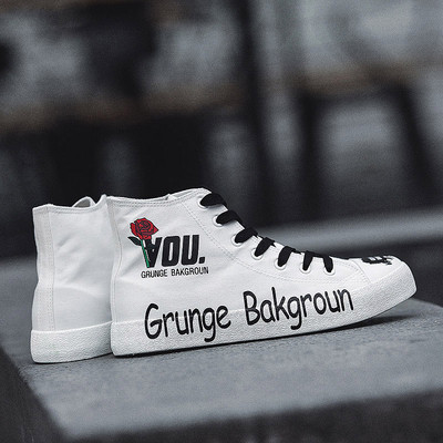 Alkalmi férfi tornacipő textilből, felirattal és hímzéssel