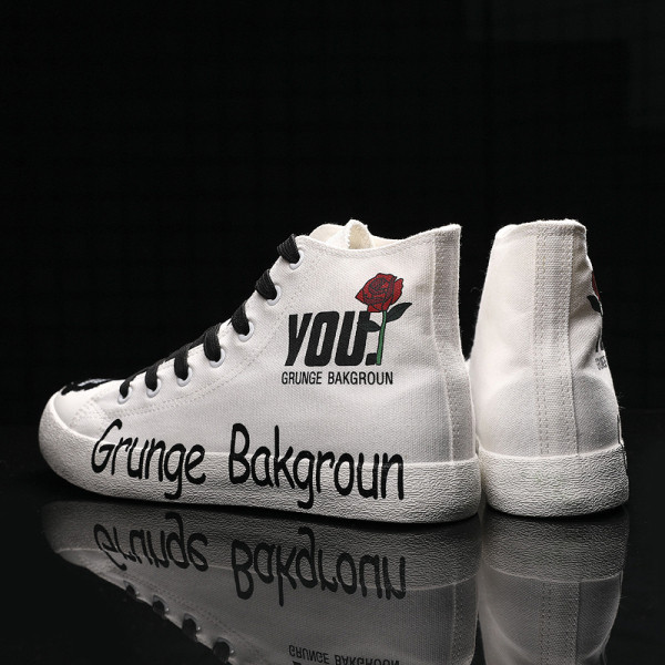 Alkalmi férfi tornacipő textilből, felirattal és hímzéssel