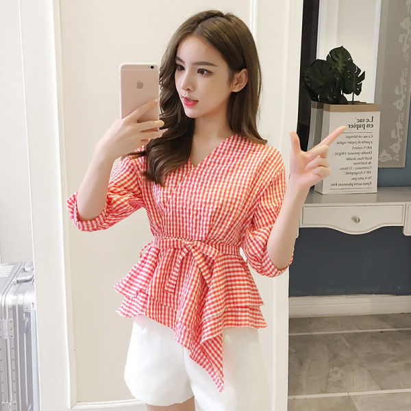 Kockás női aszimmetrikus ing spitz nyakkivágással