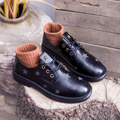 Naiste lameda tallaga nahast kingad