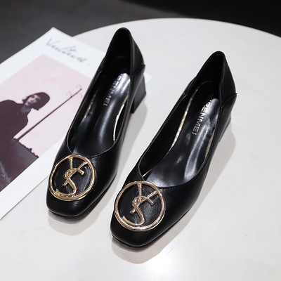 Ежедневни дамски обувки с  равна подметка и метална катарама 