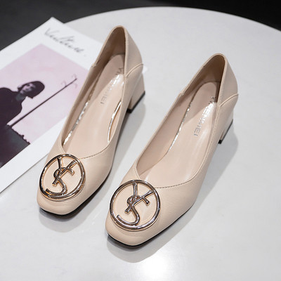 Ежедневни дамски обувки с  равна подметка и метална катарама 