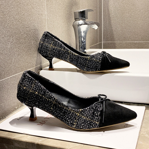 Modern női cipő hegyes modell és szalag