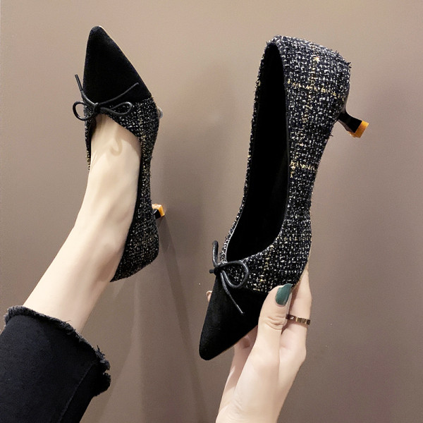 Modern női cipő hegyes modell és szalag