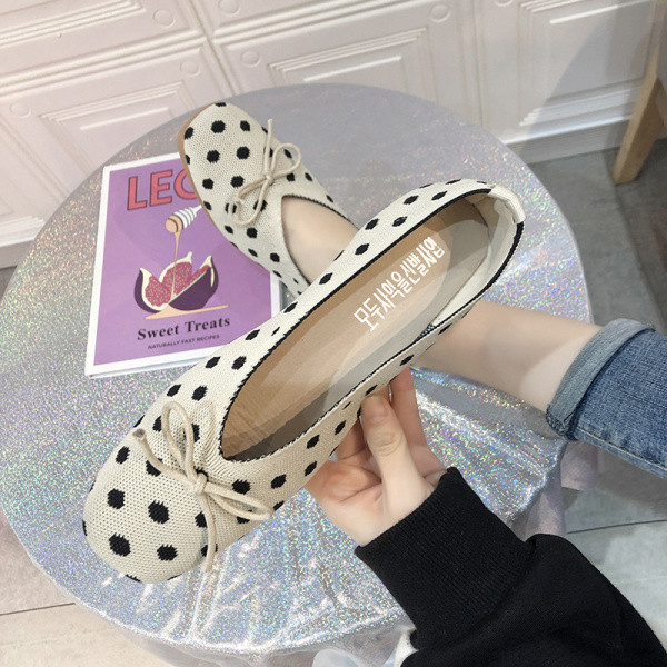 Tavaszi női alkalmi cipő, pöttyös lapos talppal