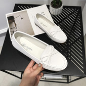 Naiste vabaajajalatsid lameda nahast tallaga