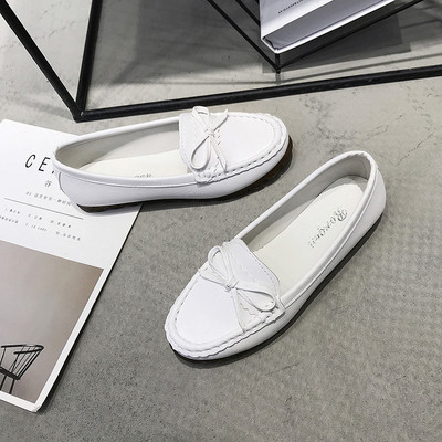 Naiste vabaajajalatsid lameda nahast tallaga