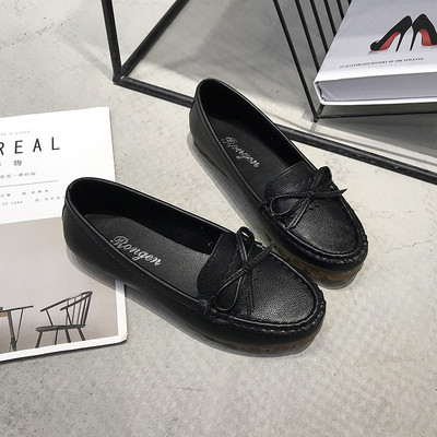 Naiste vabaajajalatsid lameda nahast tallaga