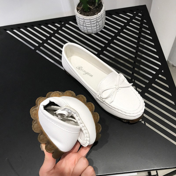 Naiste vabaajajalatsid lameda nahast tallaga