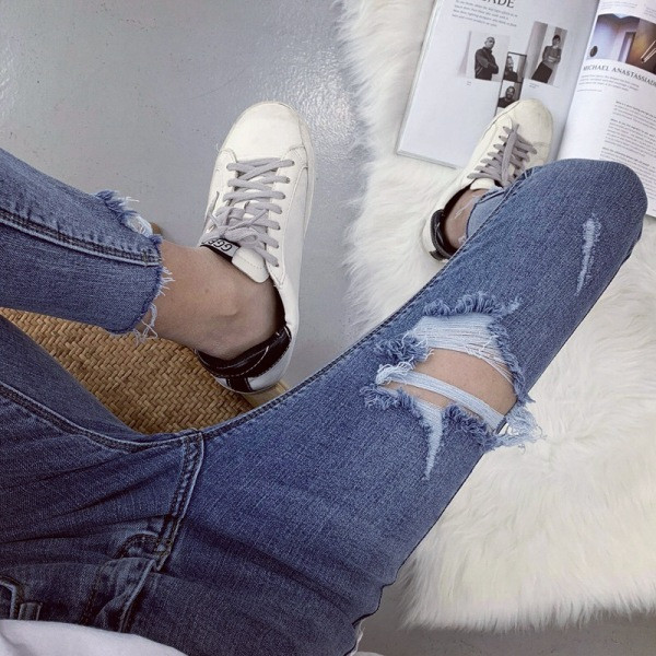 Novi model dugih ženskih traperica sa poderanim motivima