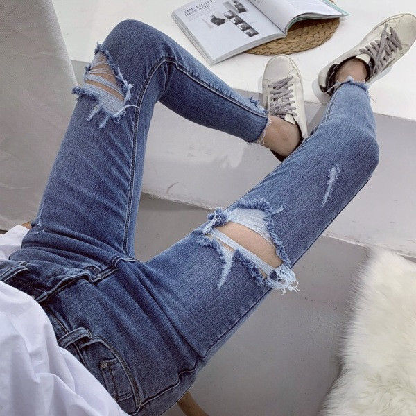 Novi model dugih ženskih traperica sa poderanim motivima