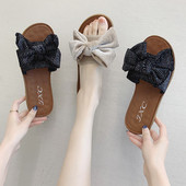 Ikdienas sieviešu čības ar plakanām zolēm un lentēm