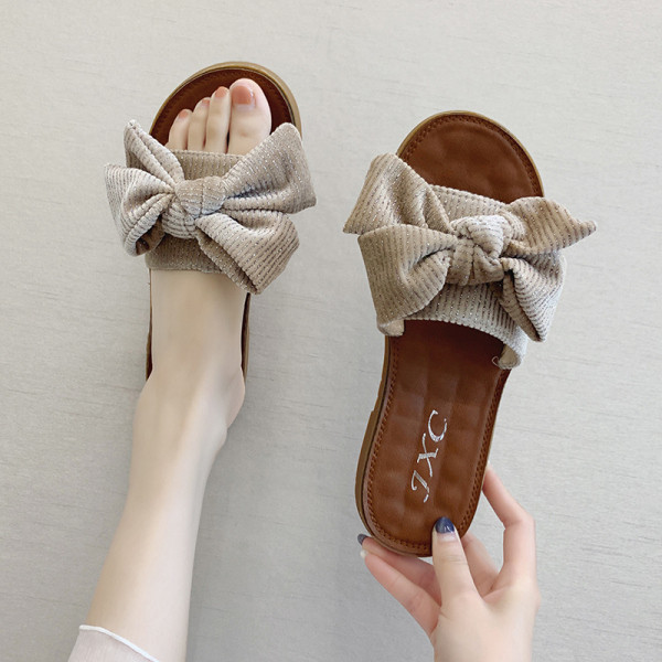 Ikdienas sieviešu čības ar plakanām zolēm un lentēm